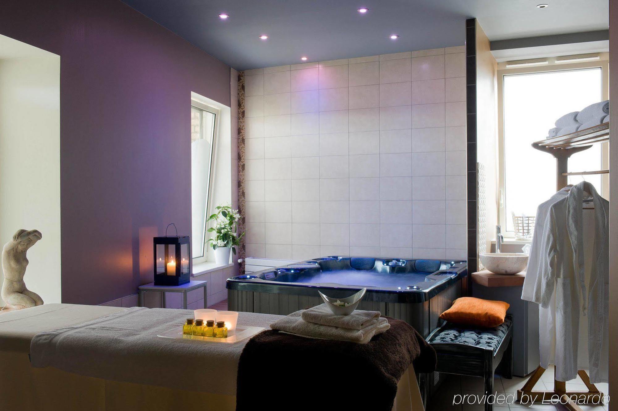 Hotel Spa Frederic Carrion Et Sa Table Gastronomique Vire  Ngoại thất bức ảnh