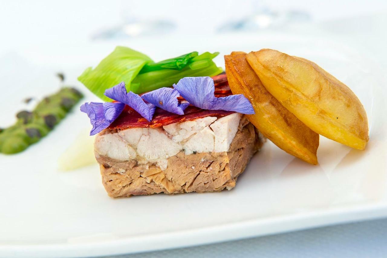Hotel Spa Frederic Carrion Et Sa Table Gastronomique Vire  Ngoại thất bức ảnh