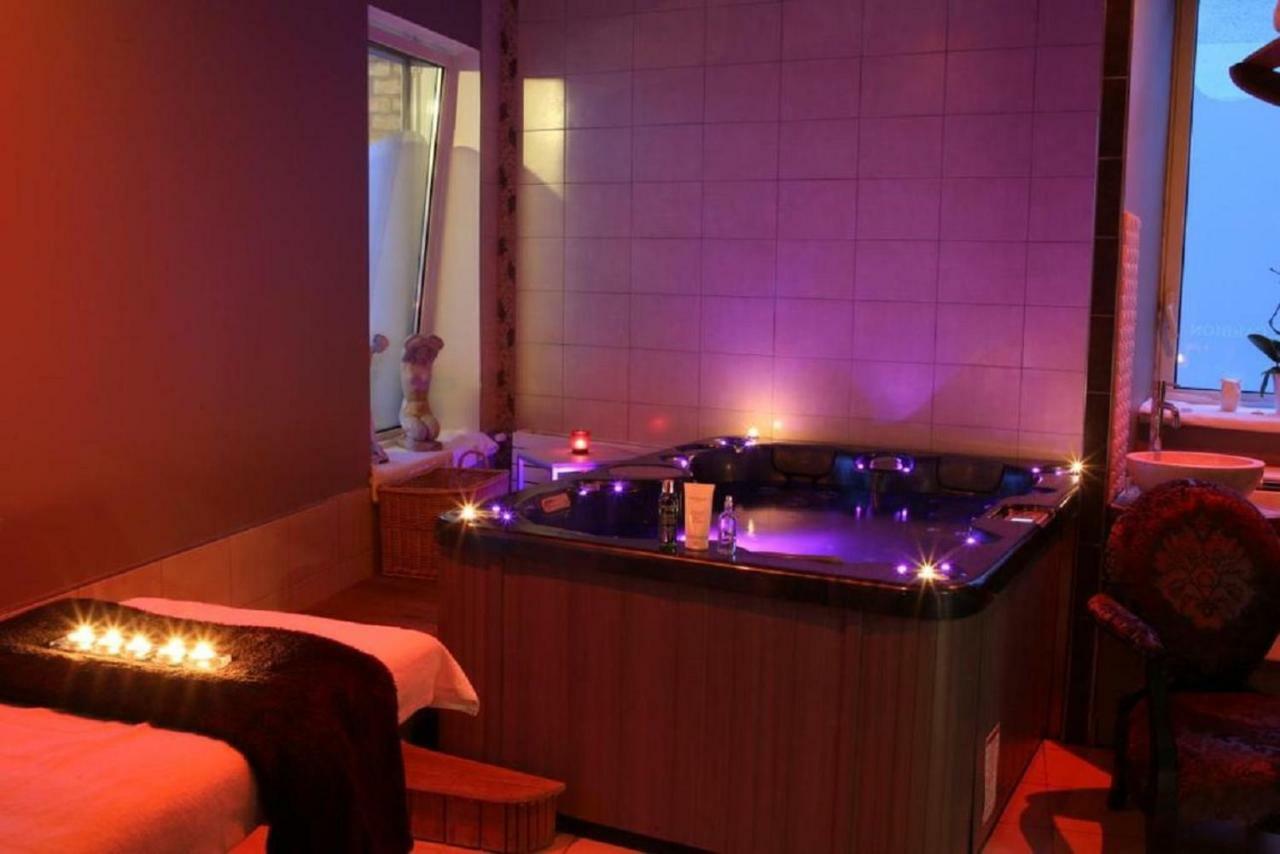 Hotel Spa Frederic Carrion Et Sa Table Gastronomique Vire  Ngoại thất bức ảnh